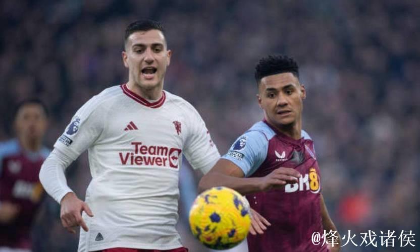 曼晚：曼联教练组给达洛特进行了一对一训练，改善其进攻站位