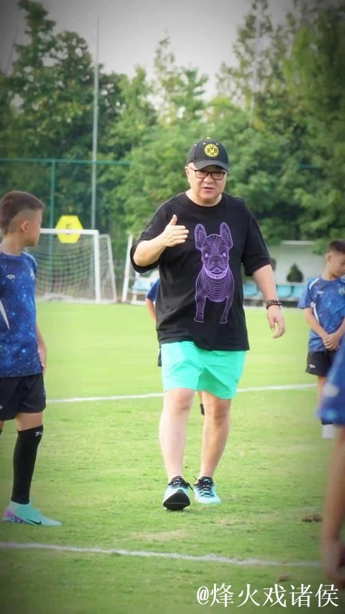 董路高调称青训不为赚钱,愿意无偿送足球小将,引发圈内持续讨论 董路高调称青训不为赚钱,愿意无偿送足球小将,引发圈内持续讨论